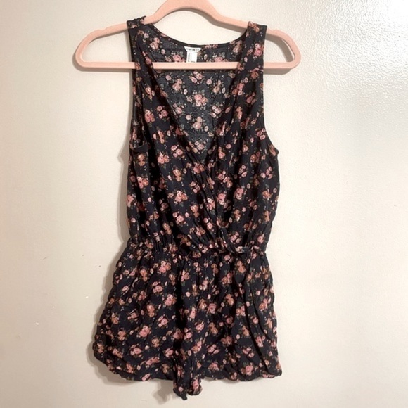 𝅺forever 21 Flower Romper - Picture 1 of 12